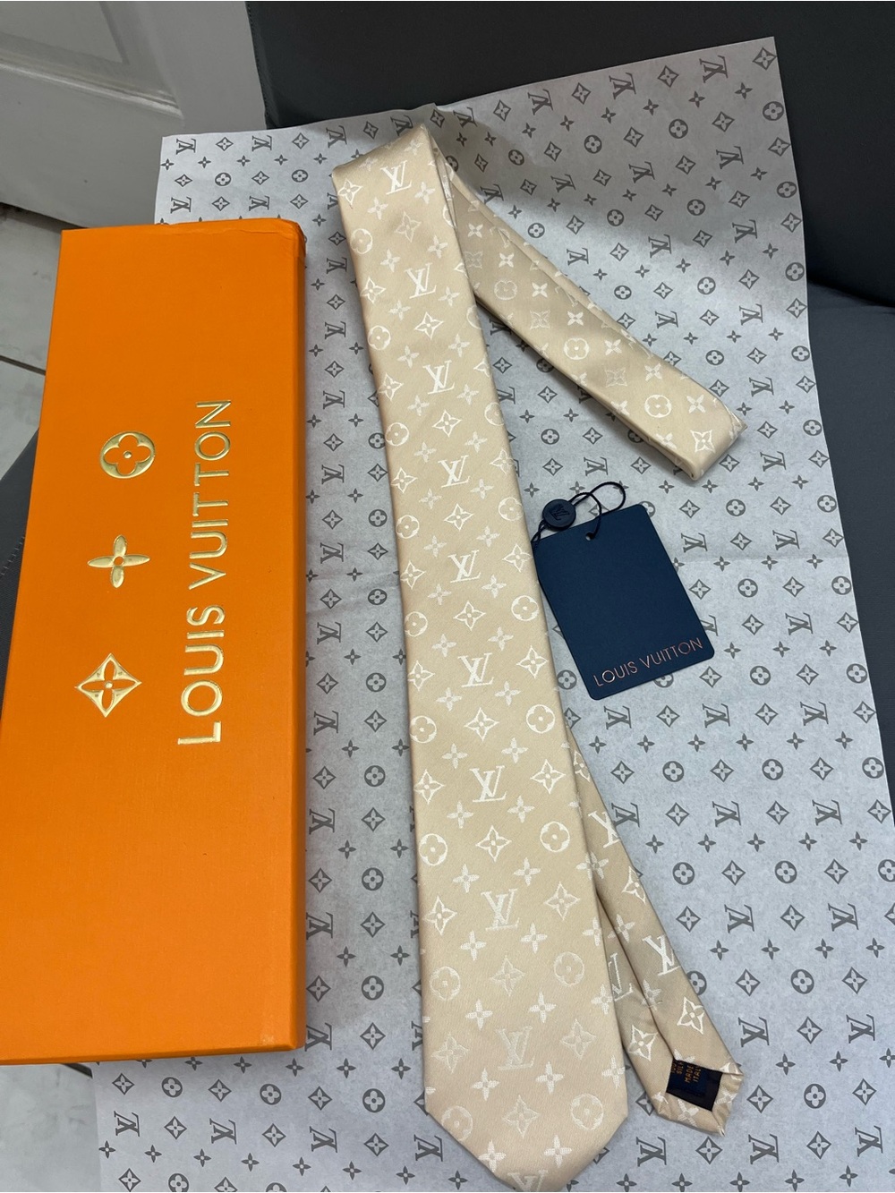 Louis Vuitton Beige and White Monogram Silk Tie